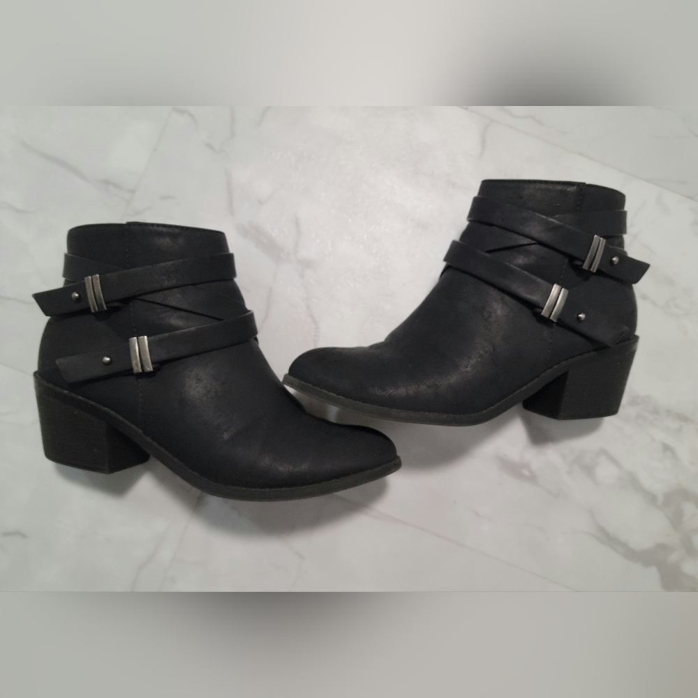 UnR8ted Girls 4.5M Black Buckle Short Boots